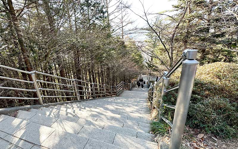 Sakuya-hime Stairway (398 steps)